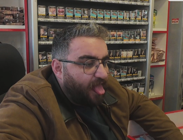 bekci takipçilerine sevgisini zaman zaman mimikleri ile ifade etmektedir